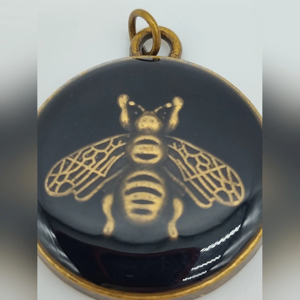 GUCCI Black Enamel Bee Medallion Pendant Gold-Tone Made in Italy Michele Era - Picture 2 of 6